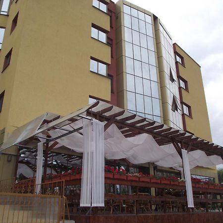 Hotel Flormang Крайова Экстерьер фото