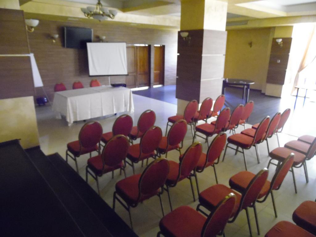 Hotel Flormang Крайова Экстерьер фото