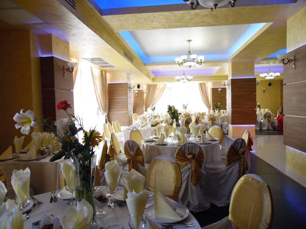 Hotel Flormang Крайова Экстерьер фото
