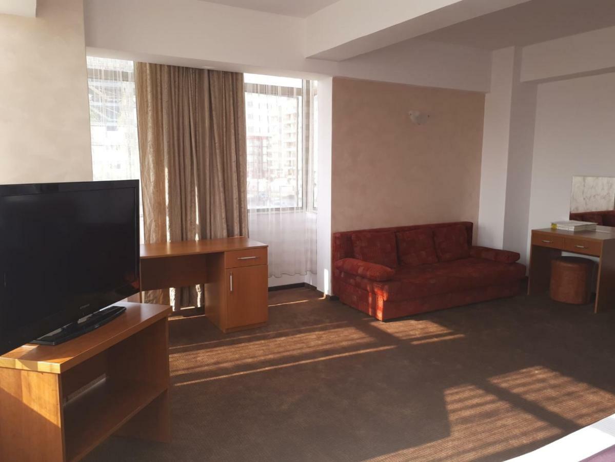 Hotel Flormang Крайова Экстерьер фото